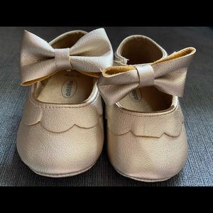Infant girls 12-18 month gold Ballerina shoes